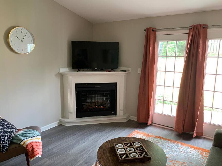 Comfy, Stylish Townhome Near I-20! オーガスタ エクステリア 写真