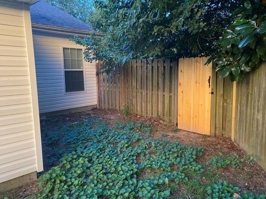Comfy, Stylish Townhome Near I-20! オーガスタ エクステリア 写真